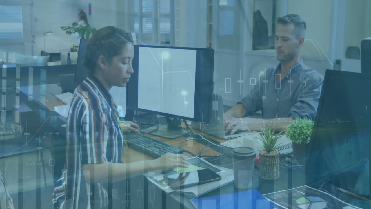 animación de gráficos, time-lapse de coches que se mueven en la calle, diversos colegas trabajando en el escritorio