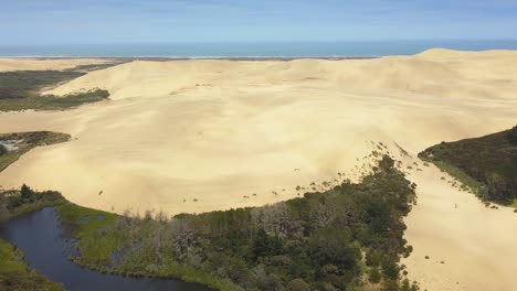 Aerial-tracking-shot-of-the-Giant-Sand-Dunes-in-Te-Paki,-New-Zealand