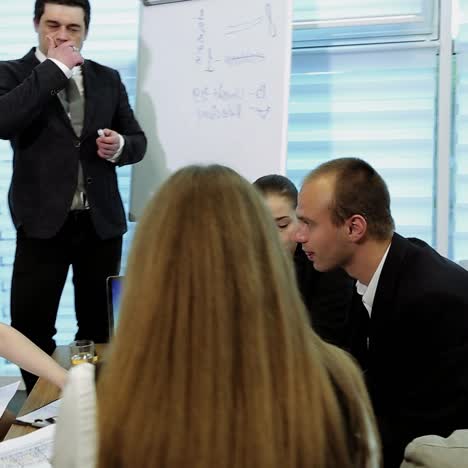 proceso de trabajo en una reunión de negocios