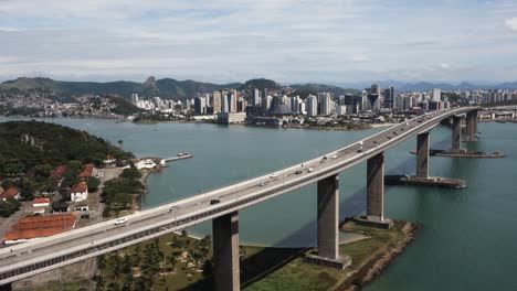 panorámica a la derecha del monasterio de penha y el tercer puente en vila velha, es, brasil