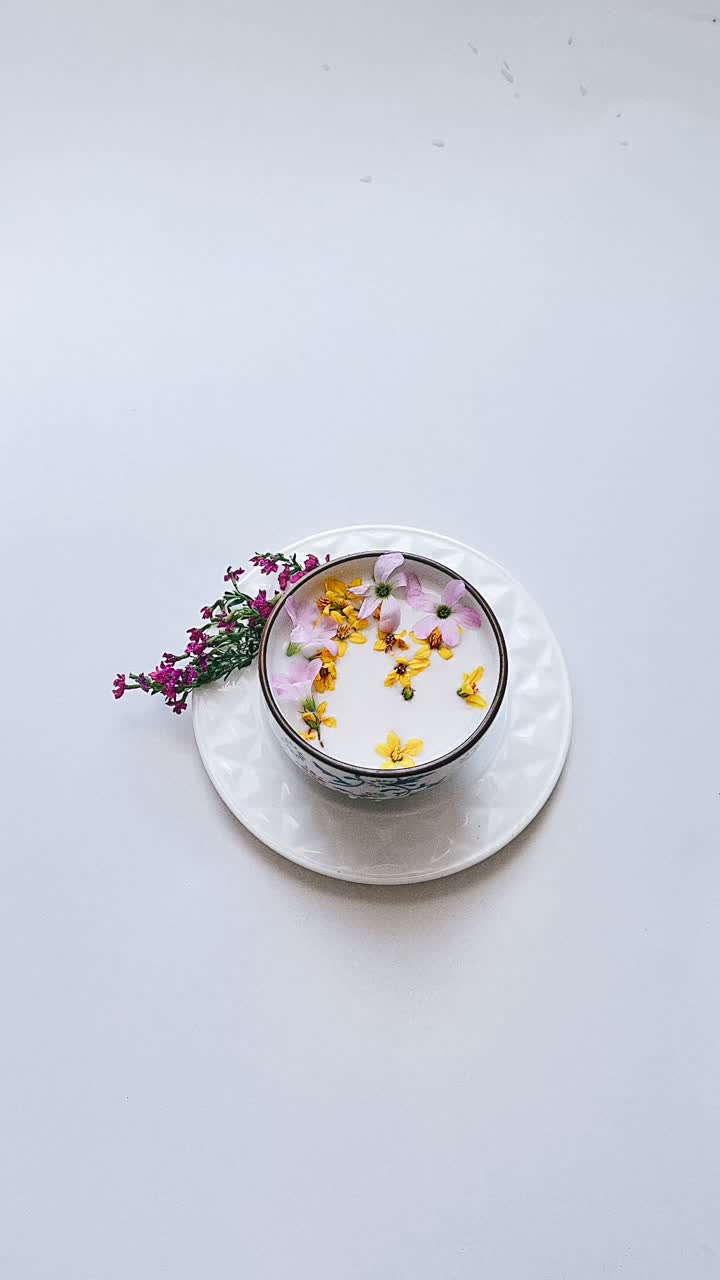 Dessert al latte floreale
