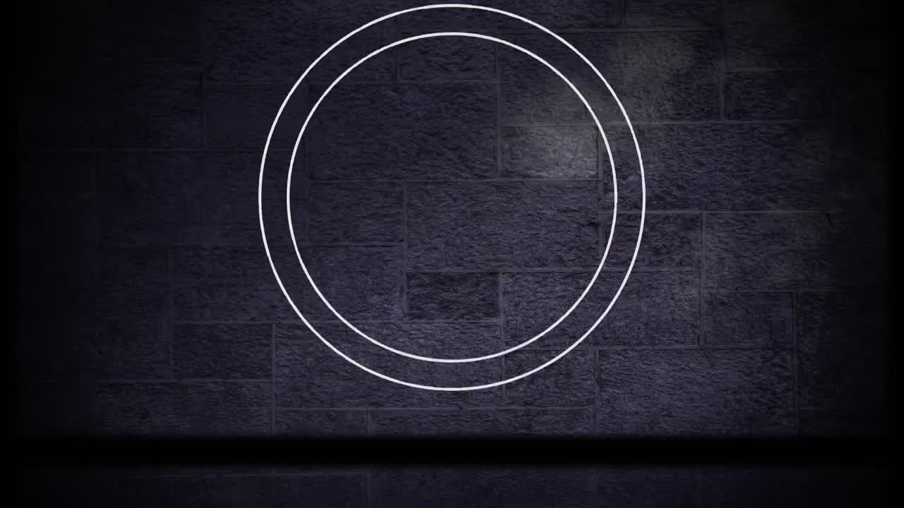 어두운 회색 돌 벽 배경 위에  ⁇  반지와 미끄러지는 검은 프레임의 애니메이션