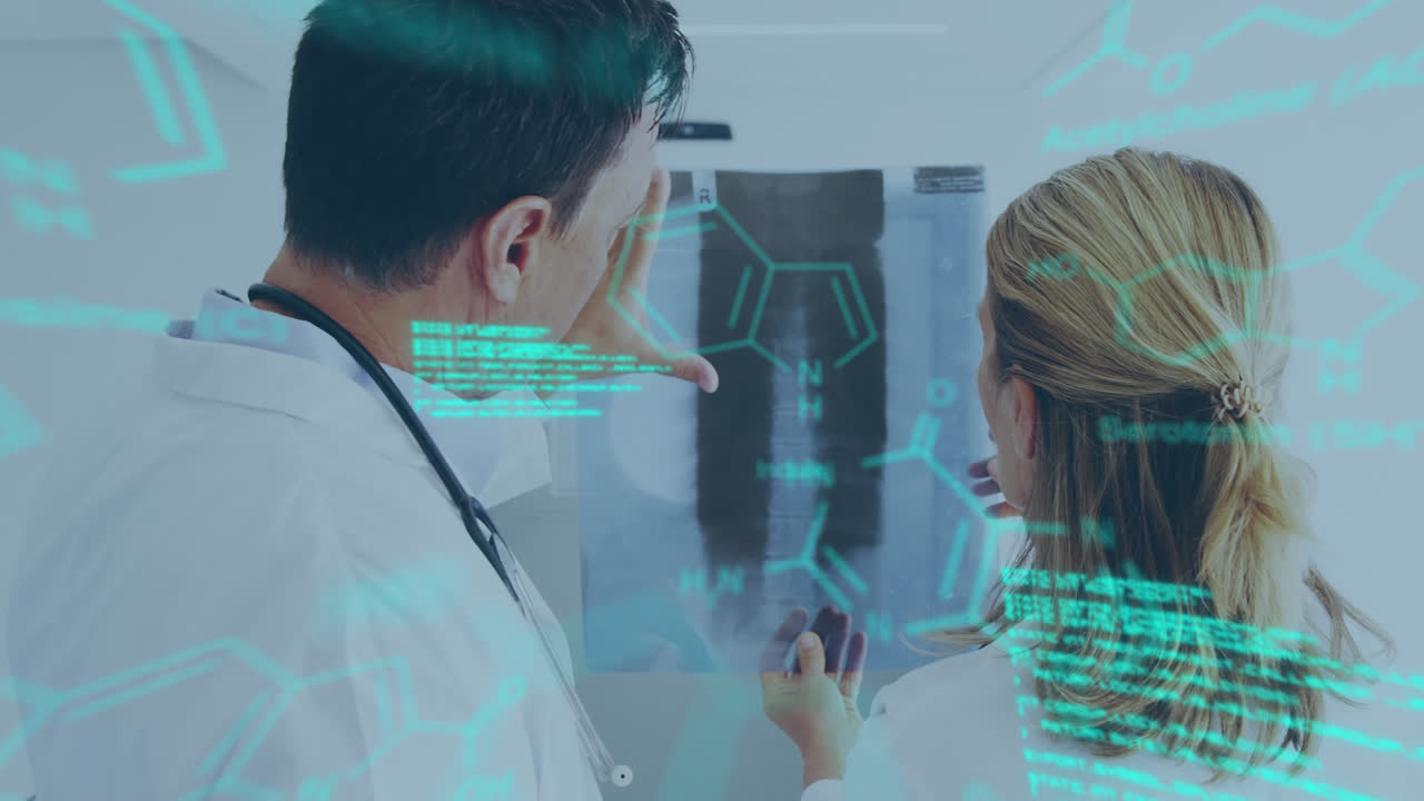 animación del procesamiento de datos científicos sobre médicos caucásicos masculinos y femeninos