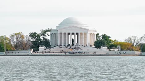 a plane landing to the side of the thomas jefferson memorial