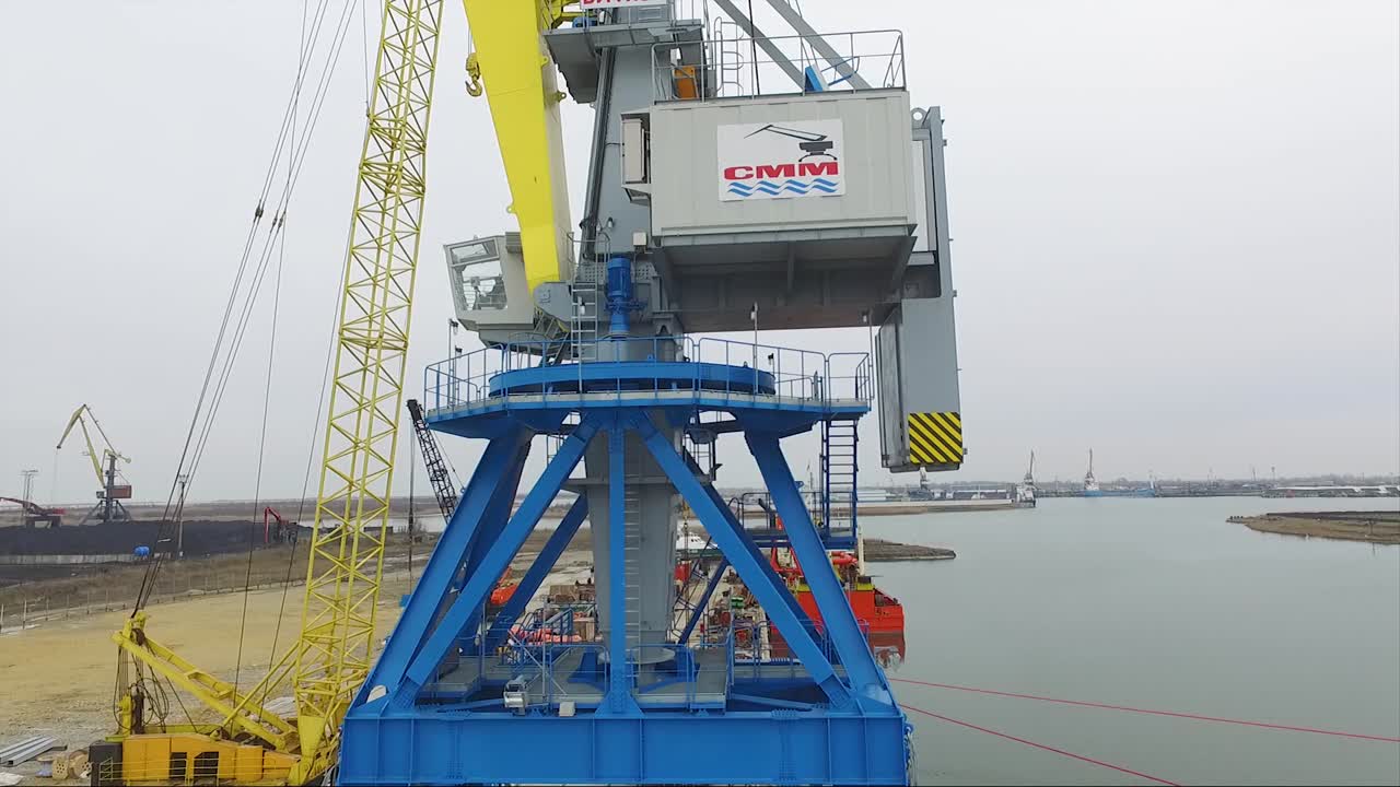 항구 크레인 운영