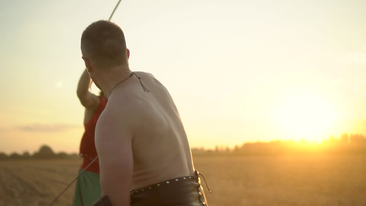 batalla de los cosacos ucranianos con los turcos en el campo al atardecer 10