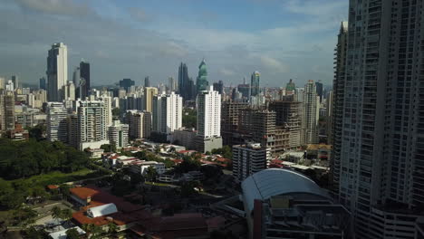 Beautiful-Aerial-Shot-of-Panama-City,-Panama-on-Sunny-Day,-Drone-Pull-Back