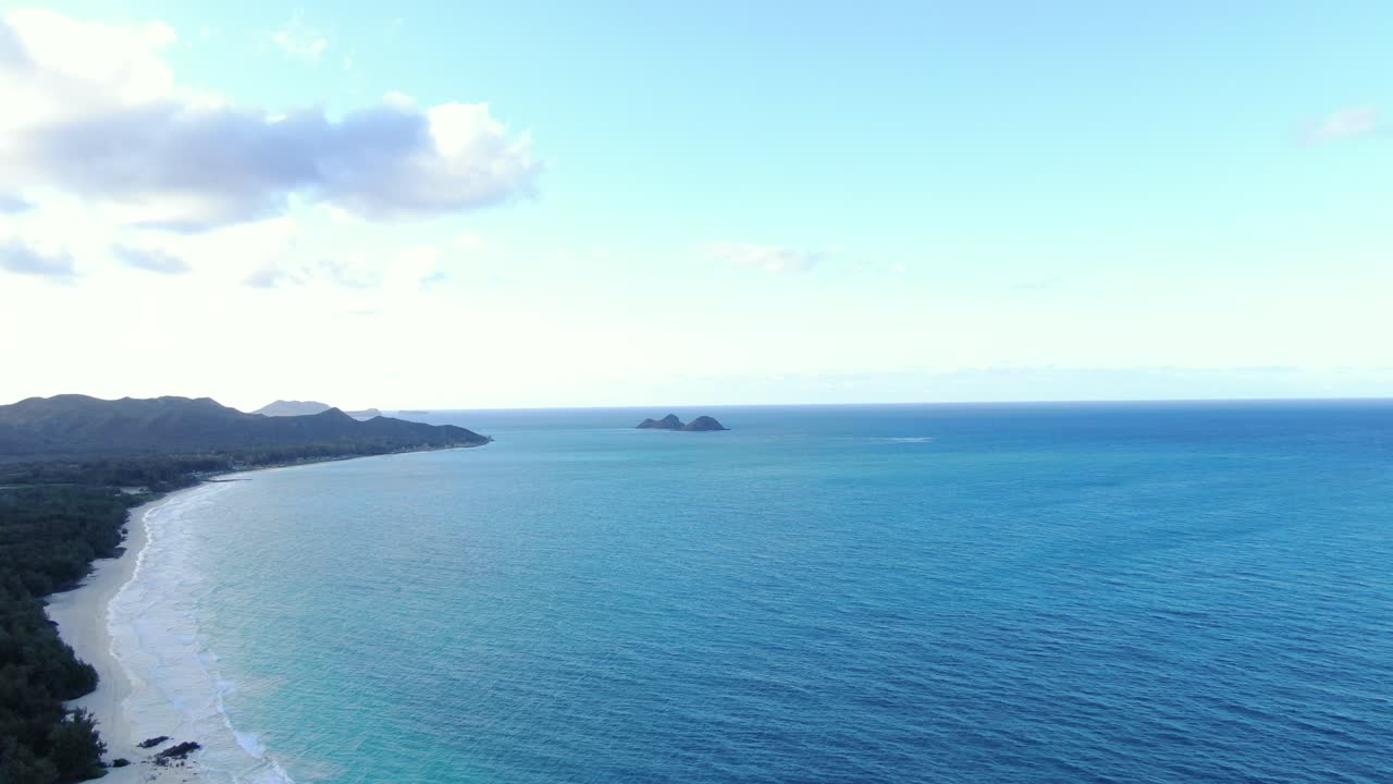 오아후 동부 해안의 와이마놀로 해변과 셔우드 숲