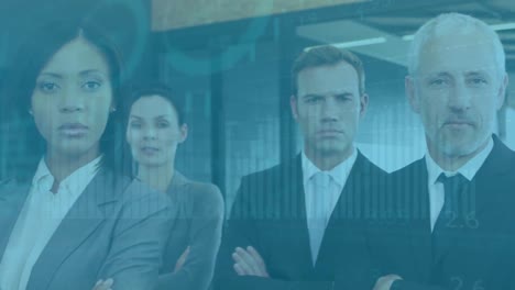 animación del procesamiento de datos financieros sobre diversas personas de negocios en la oficina
