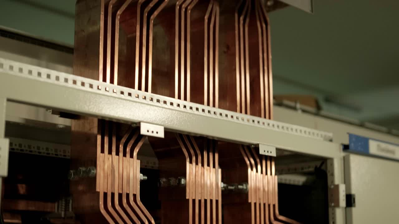 instalación de transformadores de energía en la planta industrial moderna