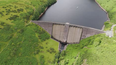 Aerial-flyover-of-Meldon-Reservoir-in-Dartmoor-National-Park-highlighting-its-expansive-natural-beauty