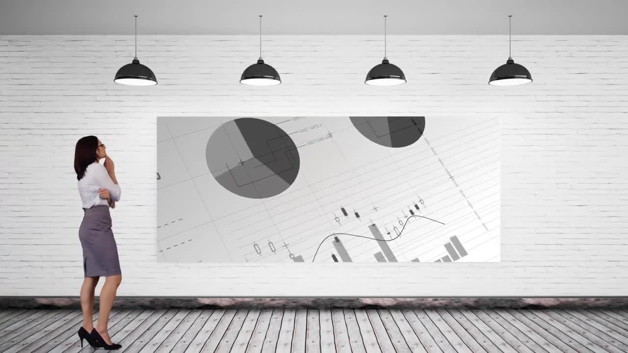 цифровой композит деловой женщины, изучающей анализ данных.