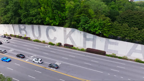 Path400-Park,-Park,-Buckhead-Wall-And-Traffic-In-Atlanta,-Georgia,-USA