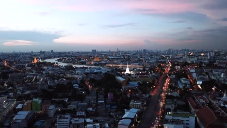 vista aérea de la ciudad durante la puesta de sol en bangkok, tailandia