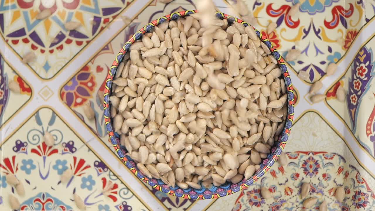 해바라기 씨 한 그.