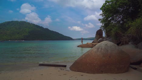 Ein-Wunderschöner-4K-UHD-Cinemagraph-Eines-Tropischen-Küstenstrandes