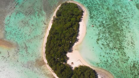 la impresionante laguna muri y la costa en rarotonga en la isla cook en el pacífico sur