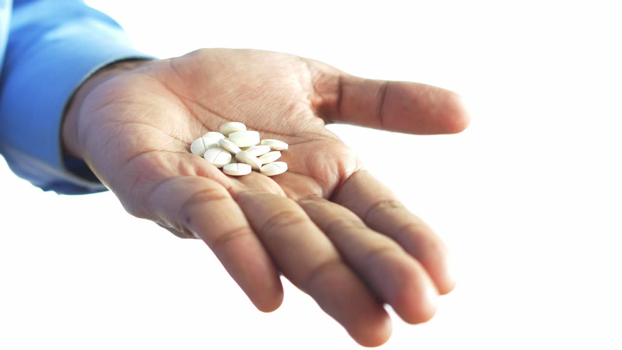 un puñado de pastillas