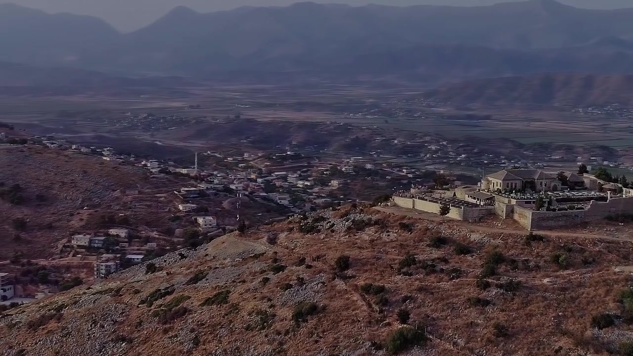 Toàn cảnh di tích lịch sử và phong cảnh ở Albania nhìn từ trên không