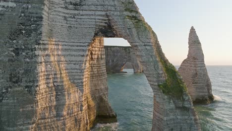 Vuelo-Inverso-Sobre-Los-Acantilados-De-Etretat