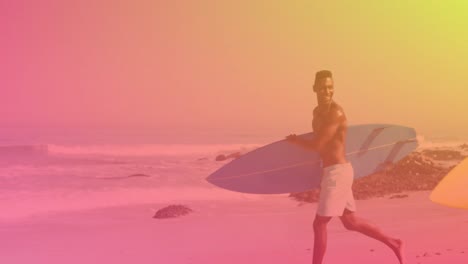animación de una pareja feliz en la playa en un día soleado llevando tablas de surf sobre una luz colorida