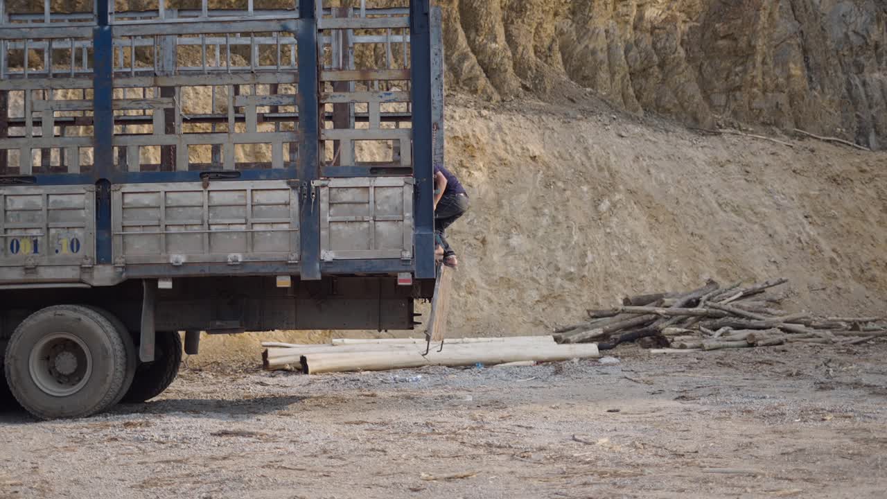 Worker loading/unloading a truck