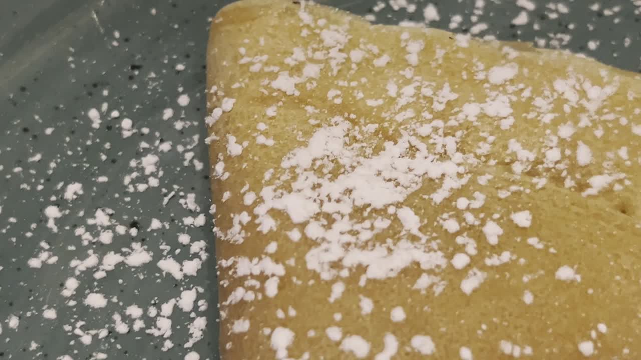 disparo de mano de crepe recién horneado, de cerca