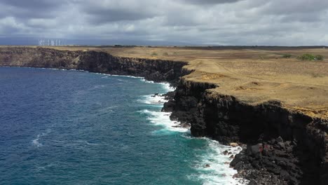 Aerial-view-of-the-shoreline-cliffs-on-the-Big-Island,-Hawaii