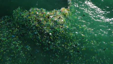 Toma-Aérea-Estática-De-Basura-En-El-Mar-Del-Sur-De-China