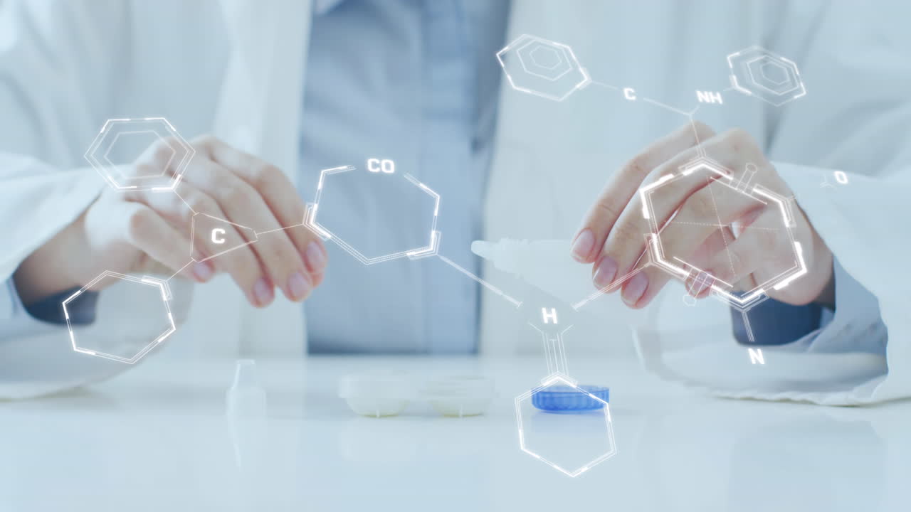 암풀을 들고 있는 백인 여성 의사의 손 위에 있는 dna 줄무 다이어그램의 애니메이션