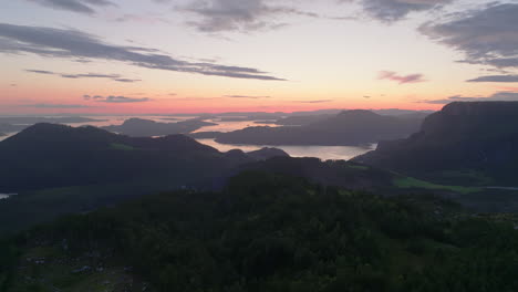 Hermosa-Vista-Panorámica-Del-Archipiélago-Noruego