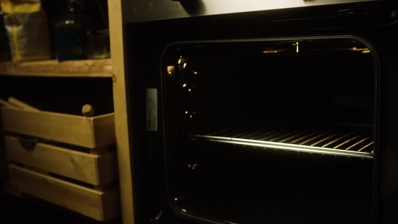 Infornare una pizza nel forno