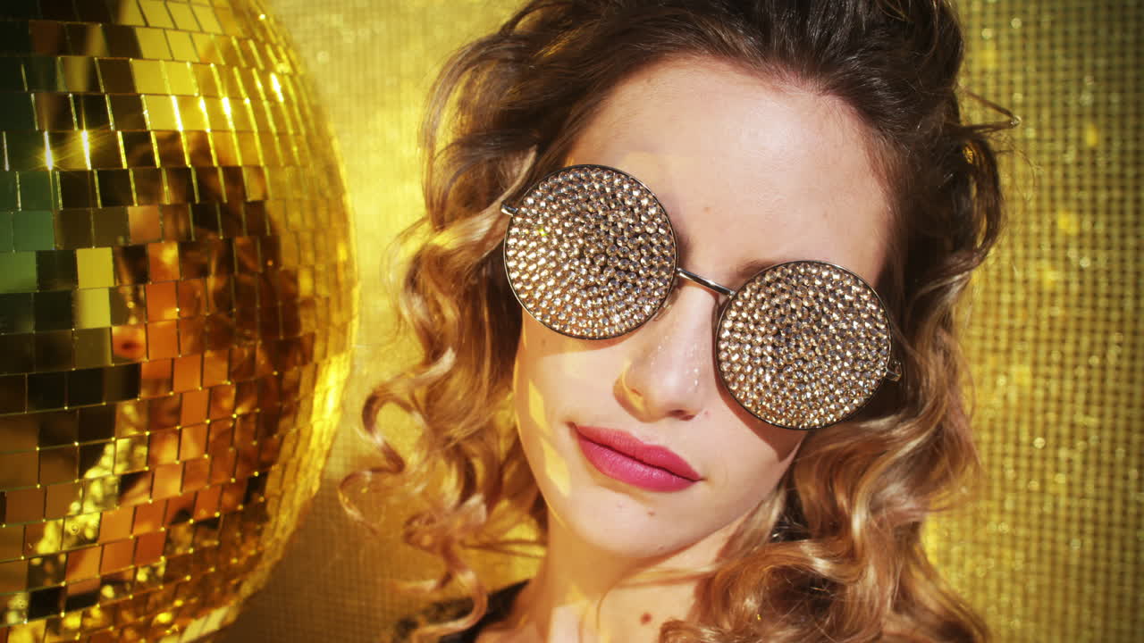 Batb Goldglasses 4K 19
