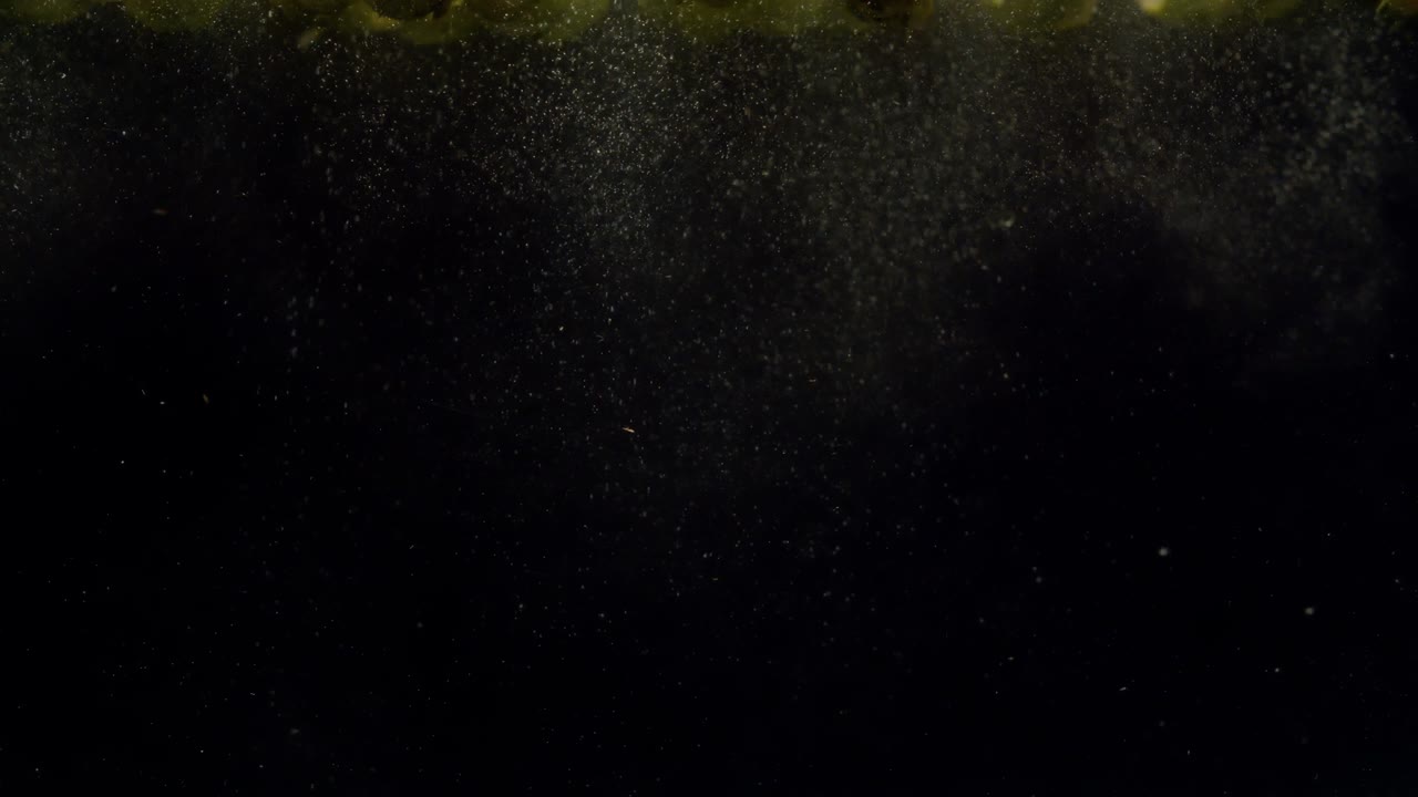 브셀 이 물에 떨어지는 스플래시와 거품