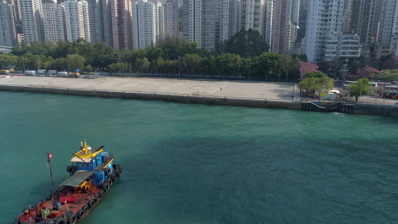 ciudad de hong kong bahía día soleado puerto de victoria paseo en barco panorama aéreo 4k china