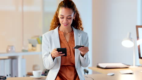 Business-woman-shopping-online-with-a-phone