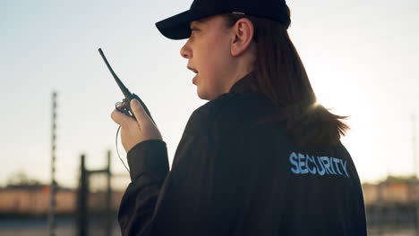 guardia de seguridad de servicio