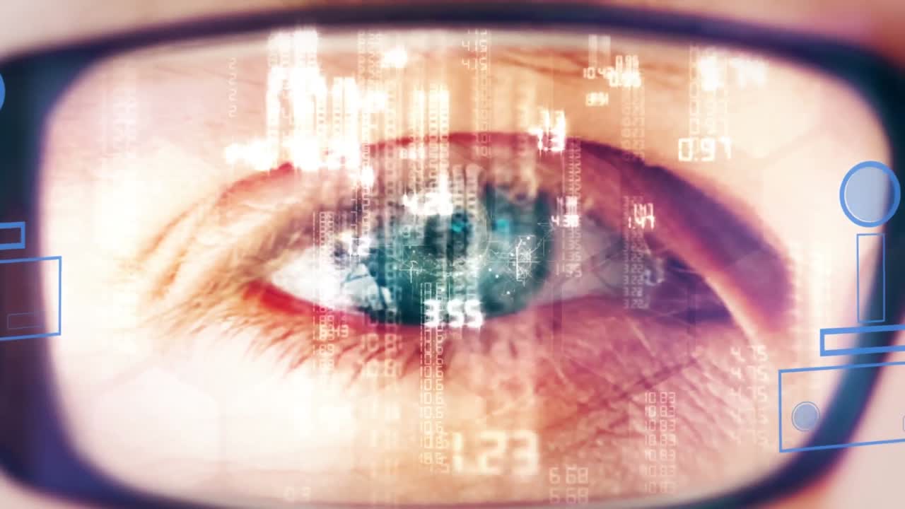 안경을 입은 백인 남자의 눈 위에 데이터 처리의 애니메이션