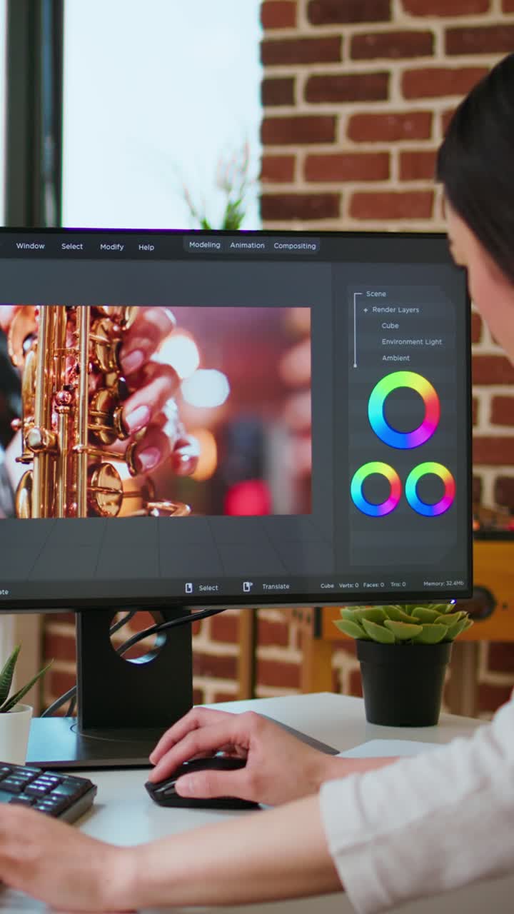 Video verticale. Una freelance asiatica, creatrice di video, lavora a un progetto cinematografico
