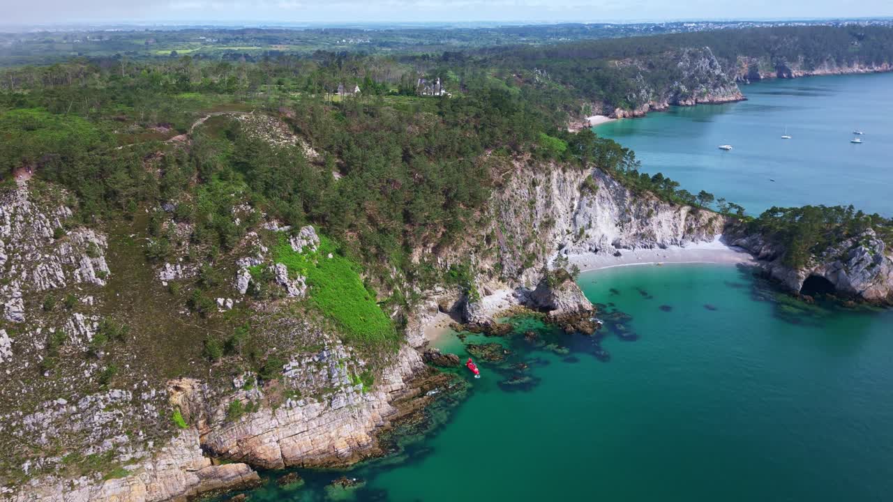 Aerial view of Virgin Island Beach on the Crozon Peninsula, France. Drone ascending