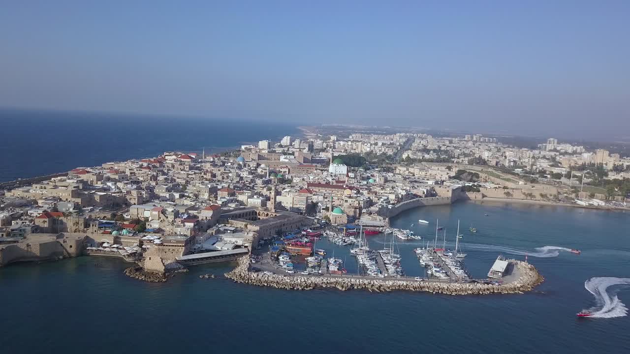 아크레 이스라엘: 이스라엘 아크레의 오래된 도시와 항구의 공중 촬영.