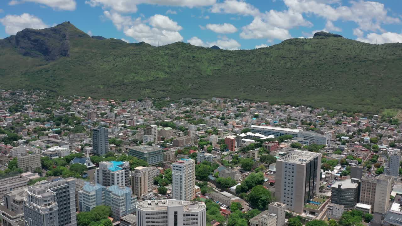 아름답고 은 날에 포트 루이 (port louis) 에서 볼 수 있는 공중 전망: 모리셔스 섬의 수도, 인도양에 있는 높은 건물, 오프쇼어 은행 시스템