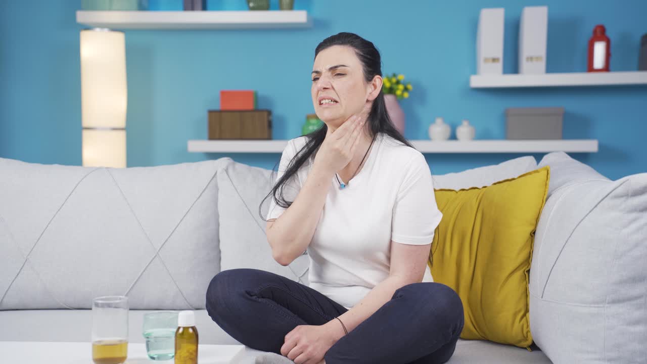 hinchazón de la lengua y la garganta.