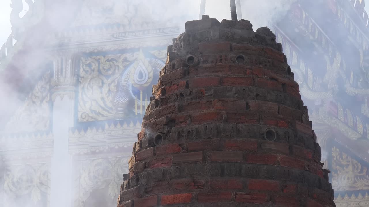 estructura de ladrillo cónico en un templo budista