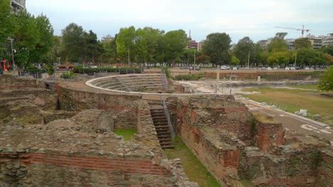 Vista-Panorámica-Del-Auditorio-De-La-Antigua-Plaza-Agora-En-Tesalónica