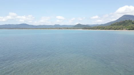 Calm-Blue-Sea-At-Summer-In-Thornton-Beach---Daintree-National-Park-In-QLD,-Australia