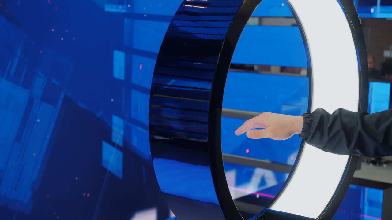 인터랙티브 터치 스크린 디스플레이와 투사된 가상 환경