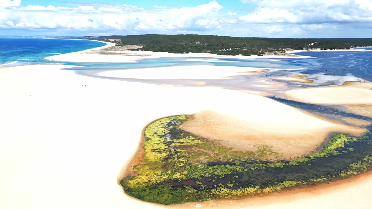 Viaggi e Turismo, Resort dell'Algarve, Sole Tropicale, Litorale Sabbioso, Praia Lagoa da Albufera, Portogallo, Veduta Aerea Panoramica.