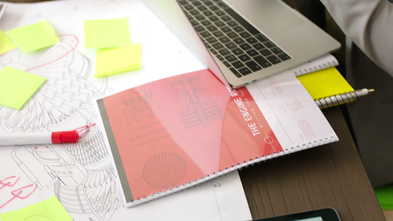 robótica, manos de ingeniero o reunión tecnológica