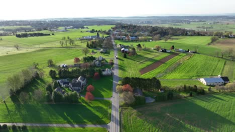 Driving-cars-on-rural-intersection-in-countryside-of-american-town